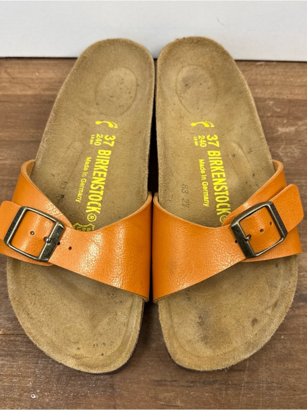 Birkenstock Madrid Leather Sling Bag in Orange/tan size 37 or 6/6.5 - Picture 3 of 9